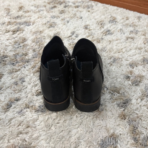 Toms Reese Black Waxy Leather Ankle Booties - Picture 4 of 7